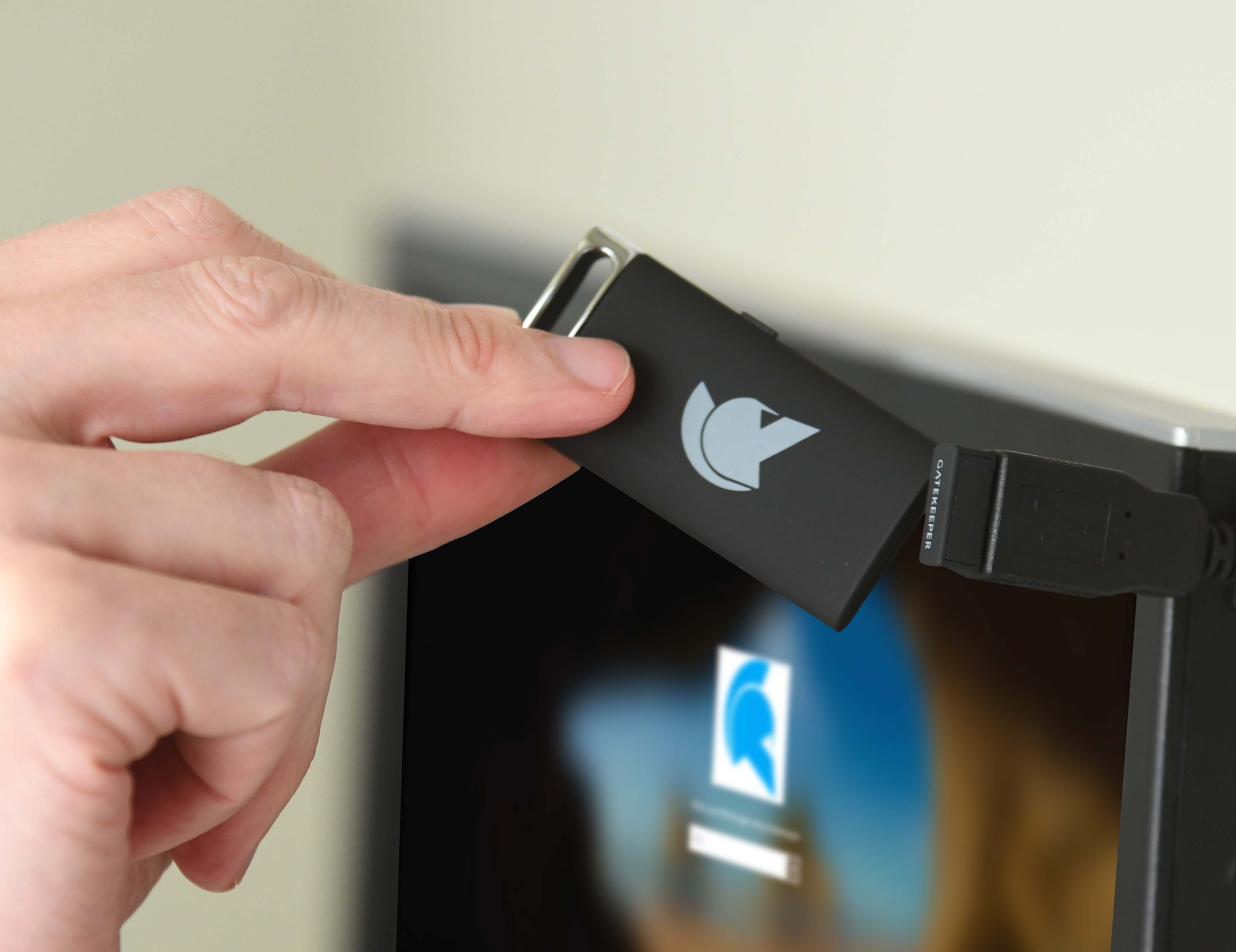 95323_Adding_Graphics_to_a_Blank_Computer_Monitor_Touch-to-login_2.jpg