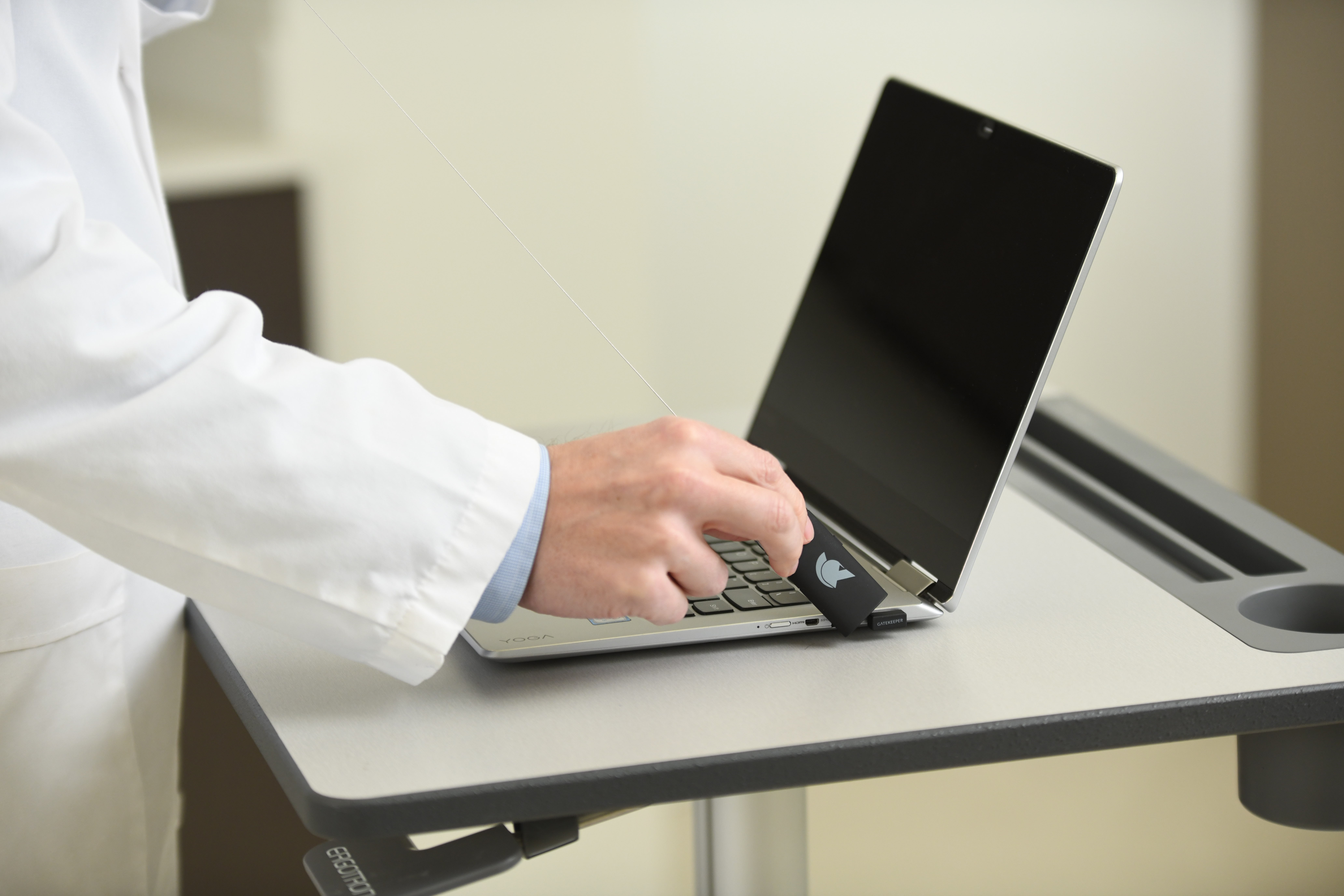 GateKeeper_proximity_authentication_Halberd_HIPAA_doctor_laptop.JPG