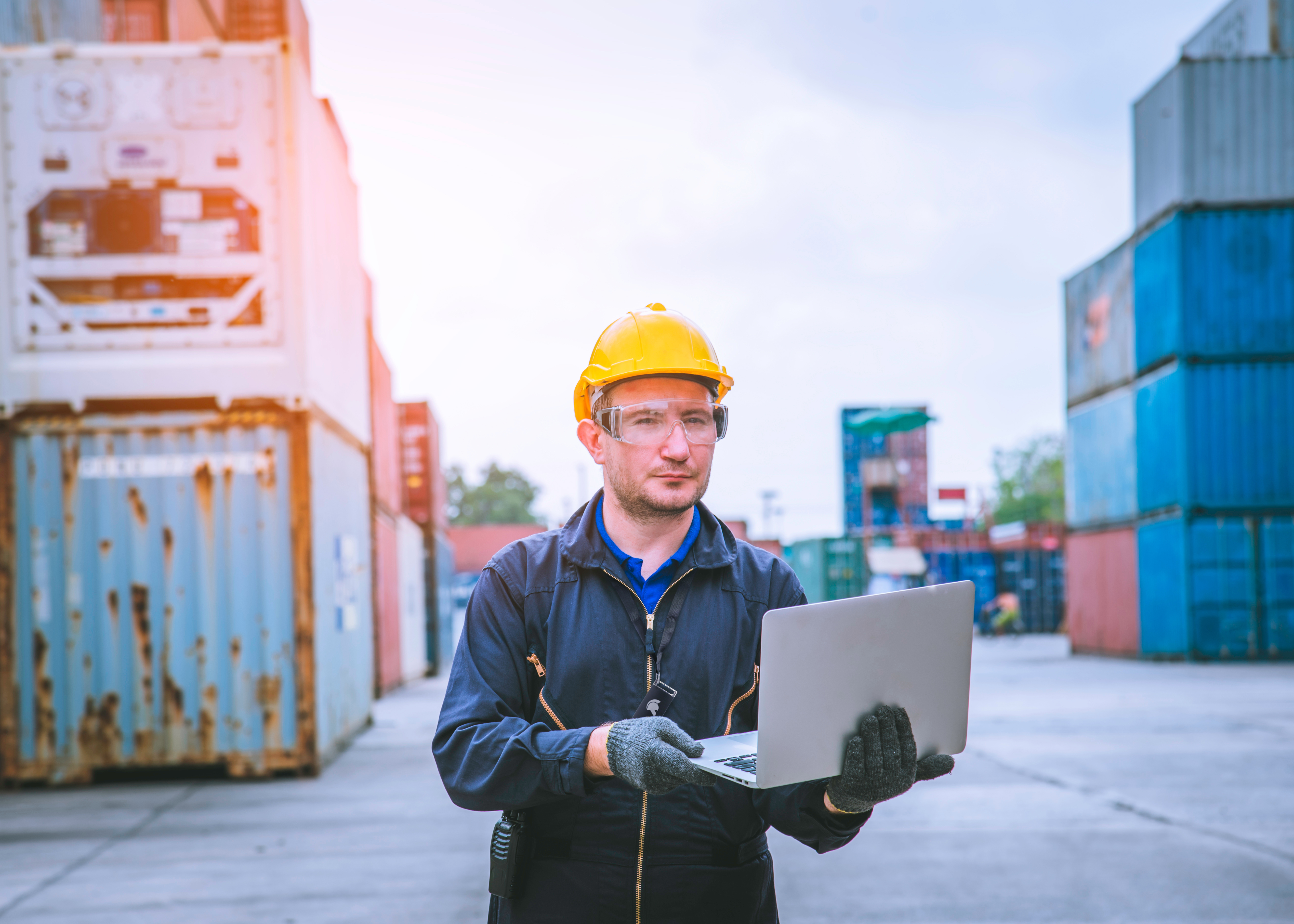 GateKeeper_Proximity_2FA_Login_for_PCs_and_websites_compliance_Construction_Worker_In_The_Field-1.jpg