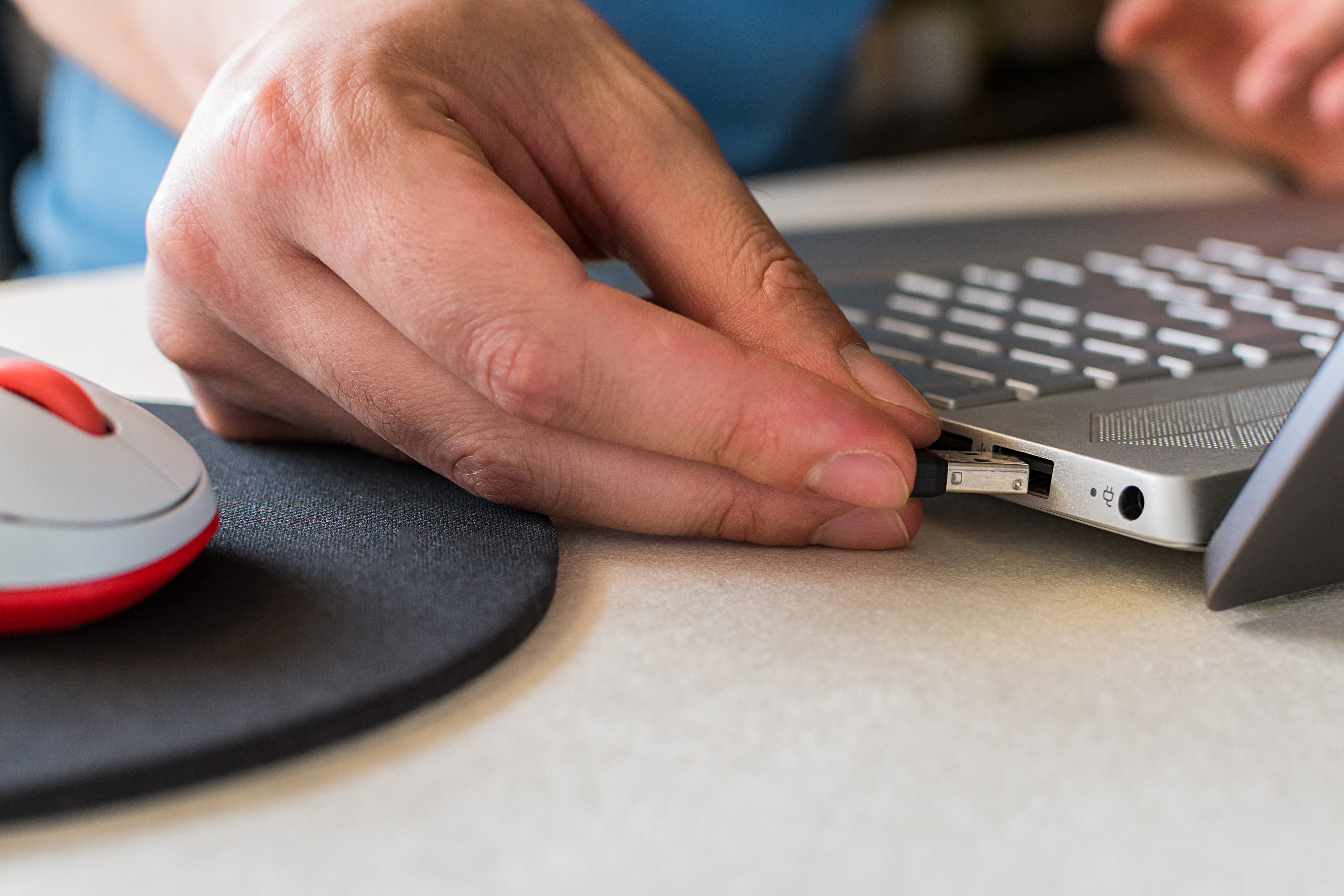 USB_Sensor_GateKeeper_Proximity_Auto-lock_Login_Wireless_Passwordless_Access_Control.jpg